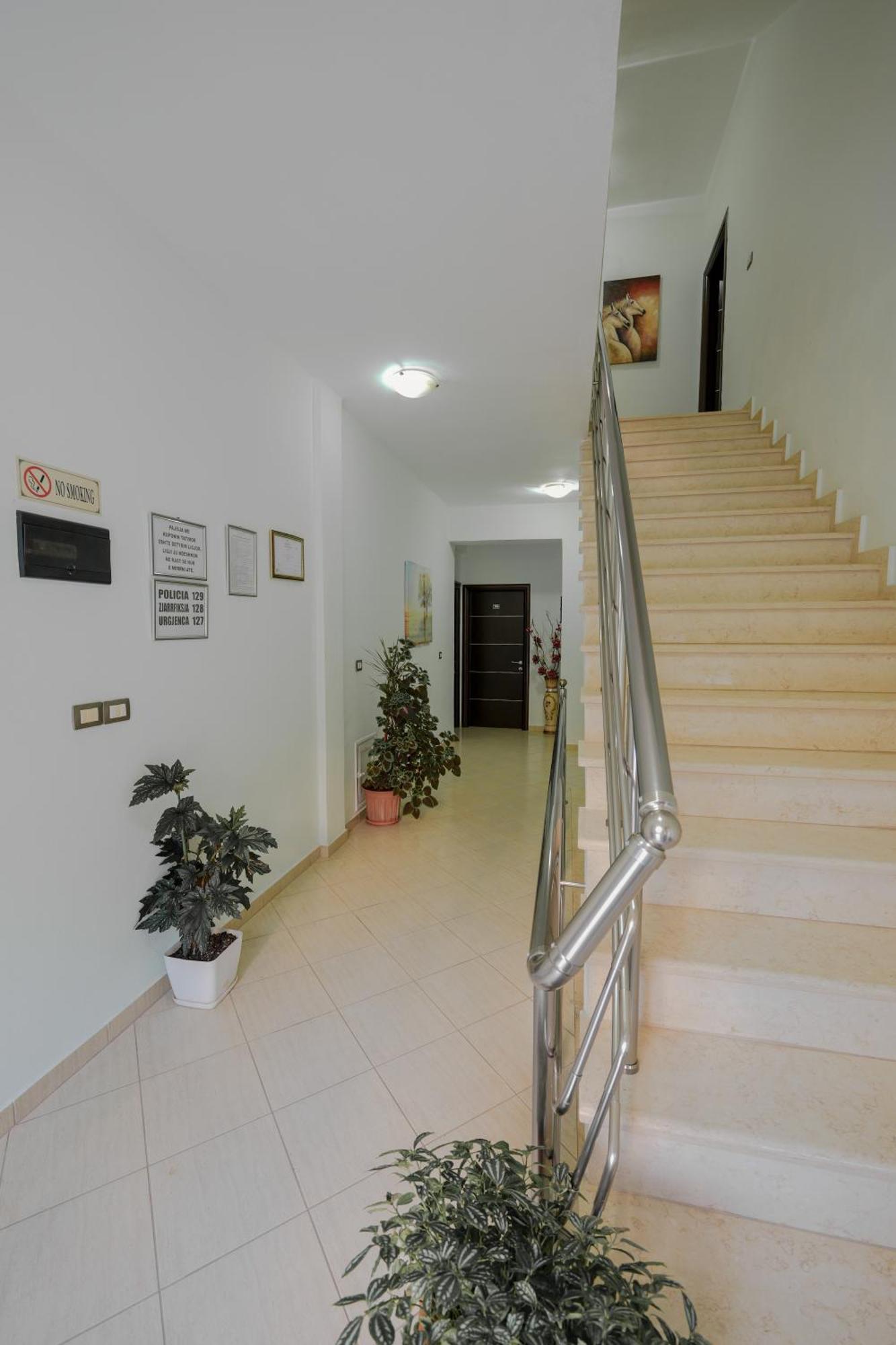 Unico Aparthotel Saranda Extérieur photo