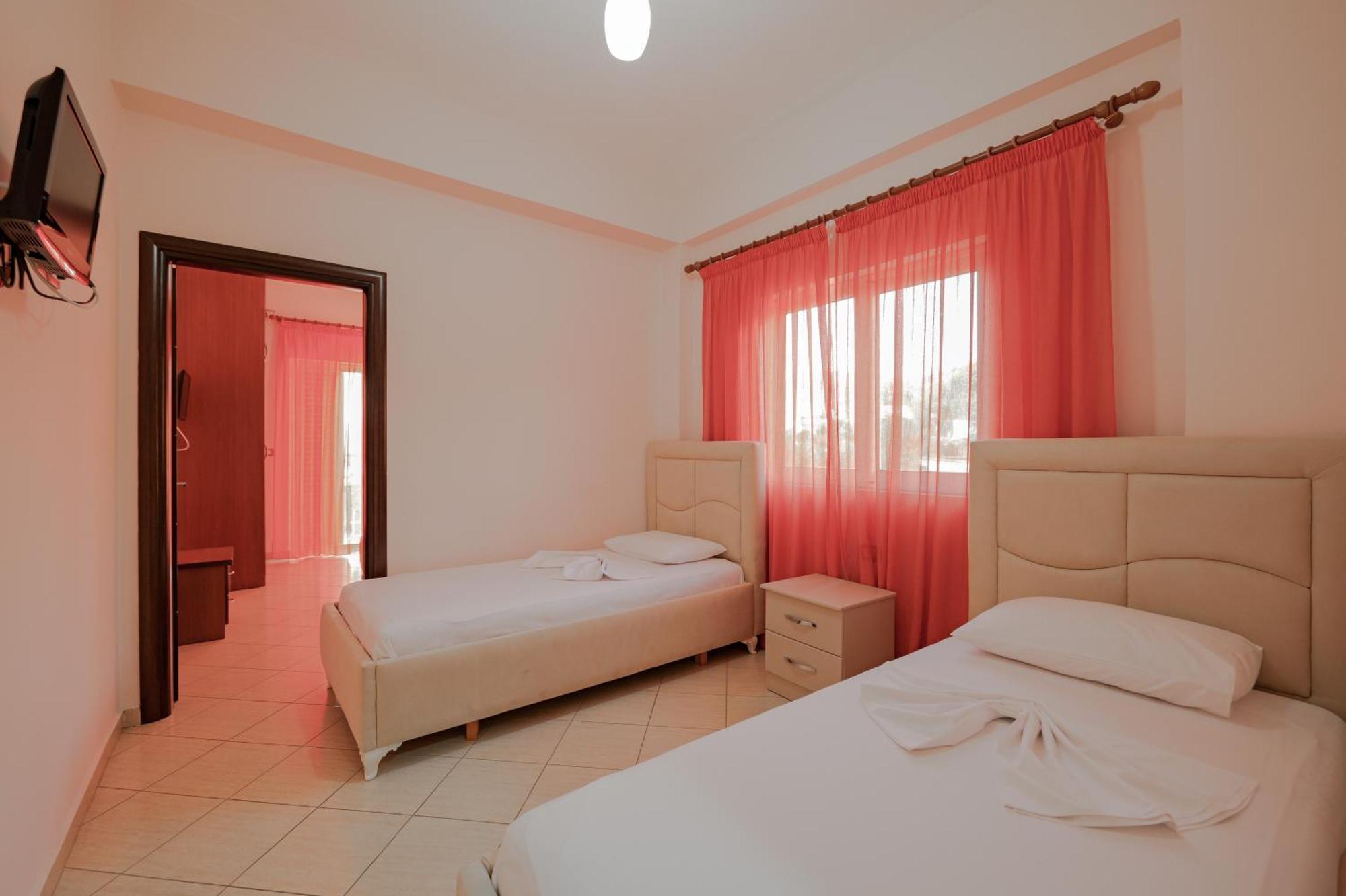 Unico Aparthotel Saranda Extérieur photo