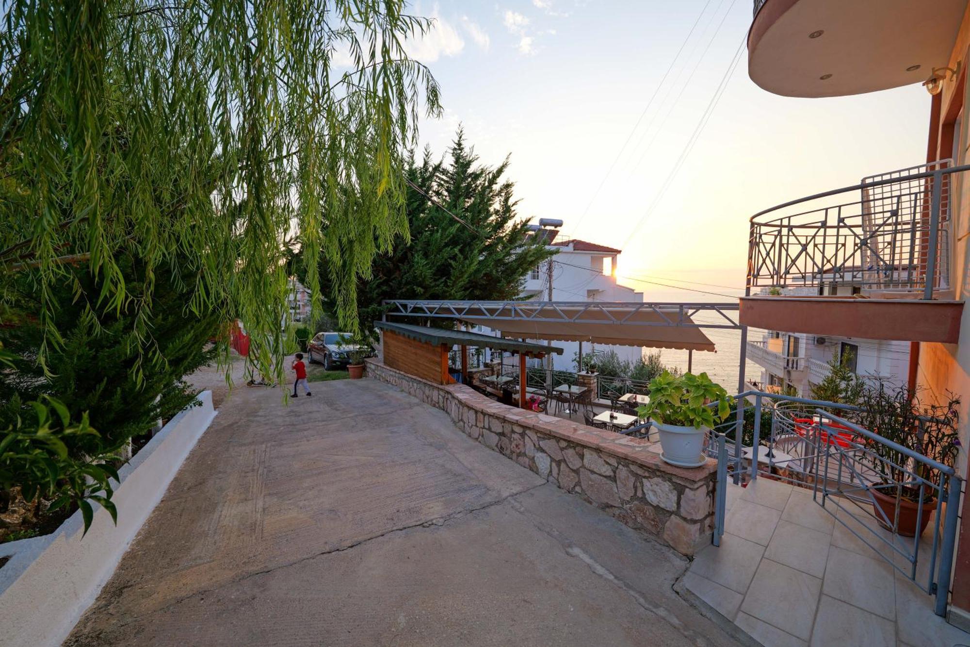 Unico Aparthotel Saranda Extérieur photo