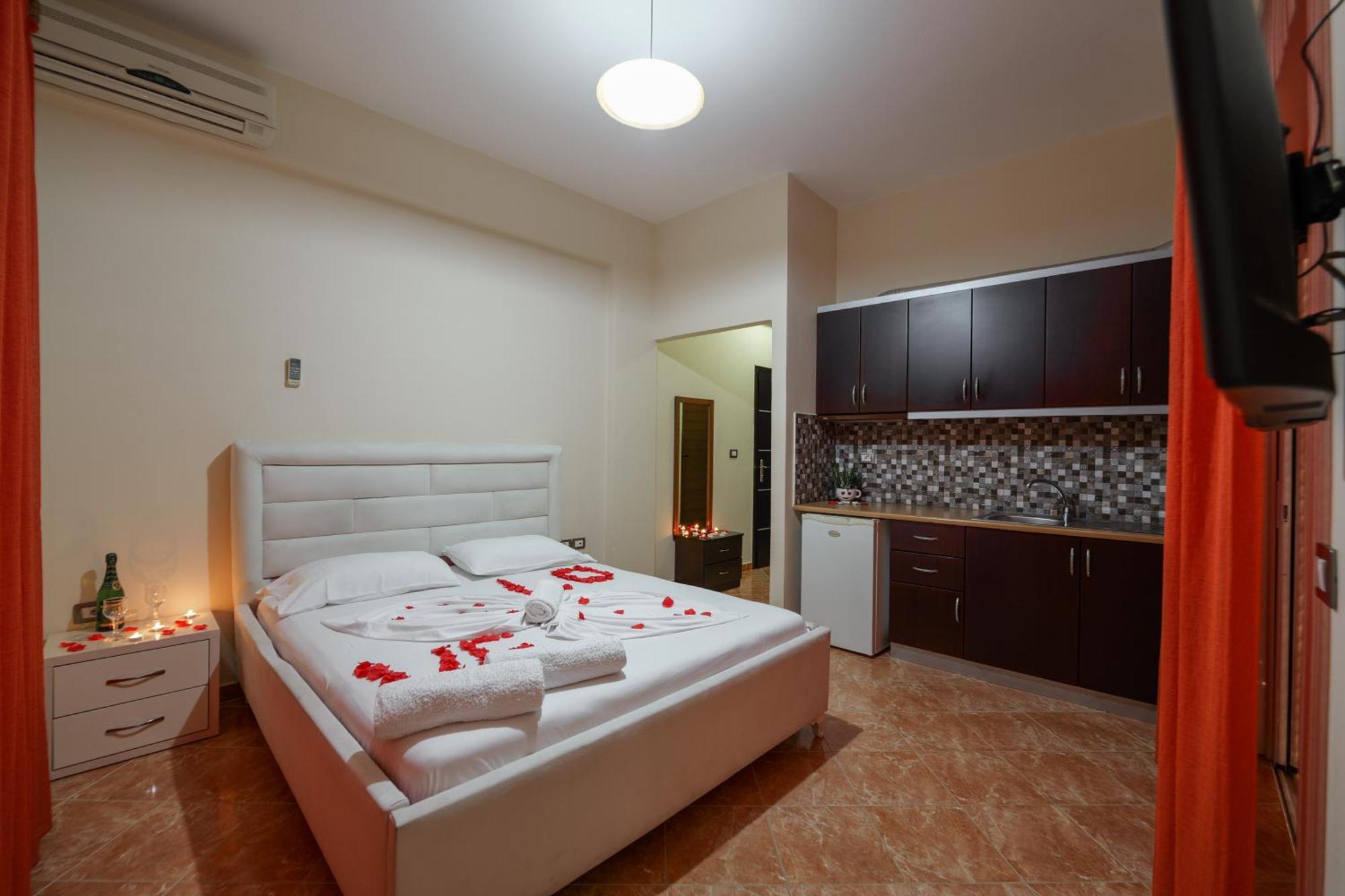 Unico Aparthotel Saranda Extérieur photo