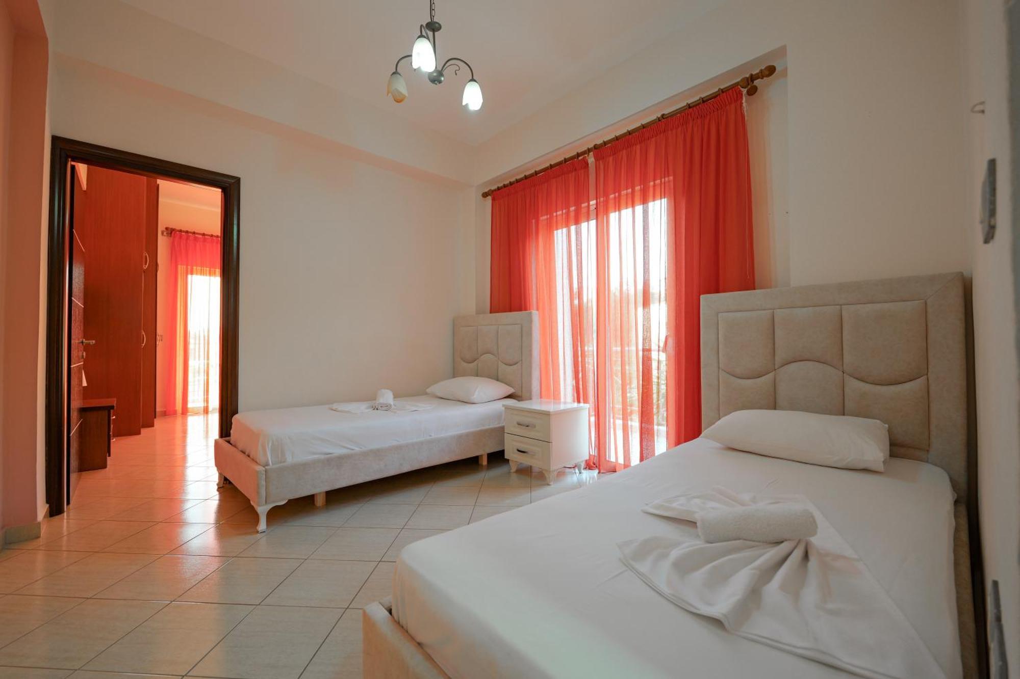Unico Aparthotel Saranda Extérieur photo