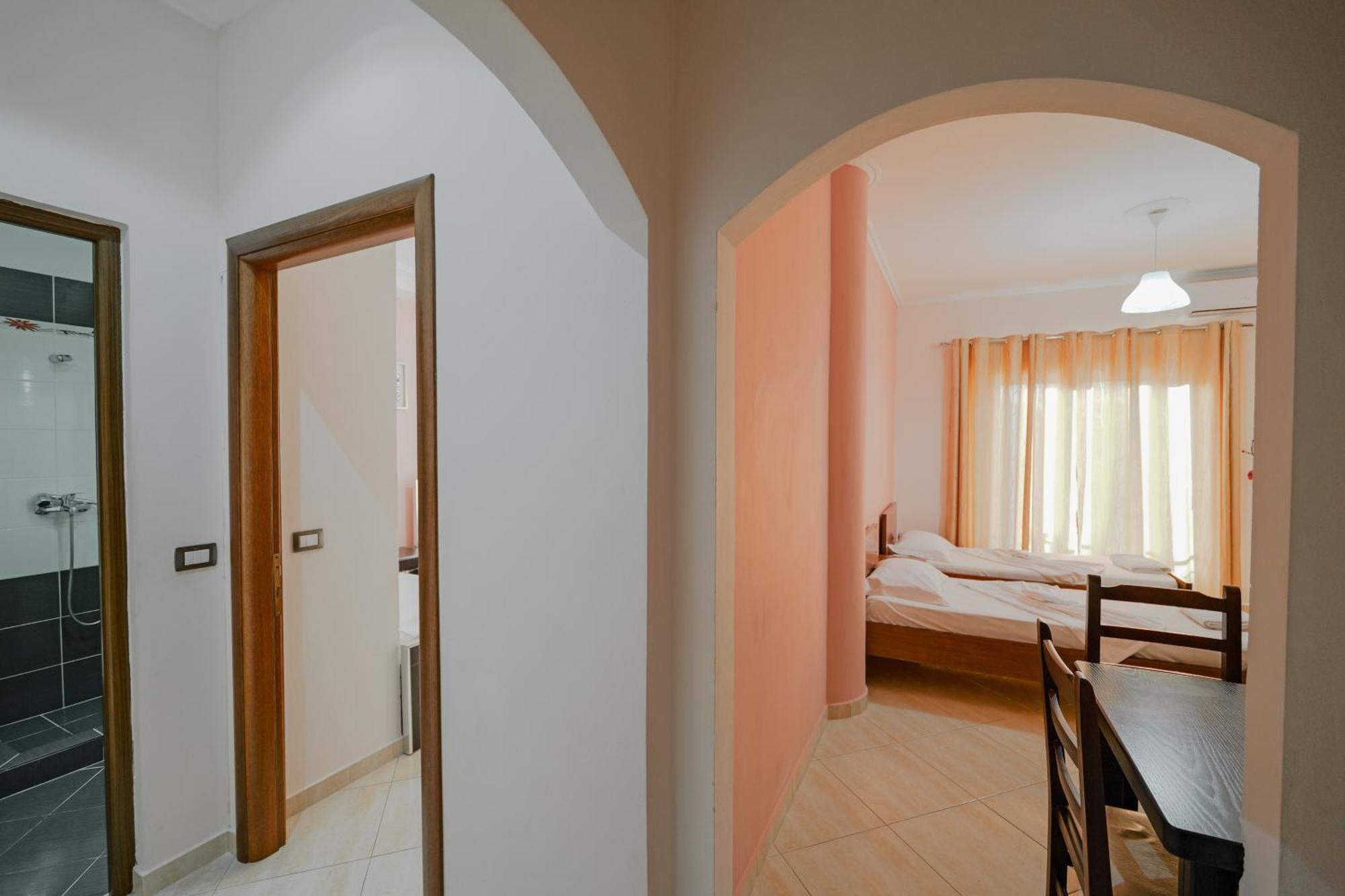 Unico Aparthotel Saranda Extérieur photo