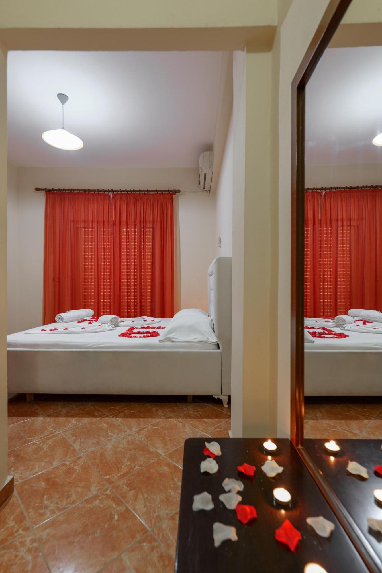 Unico Aparthotel Saranda Extérieur photo