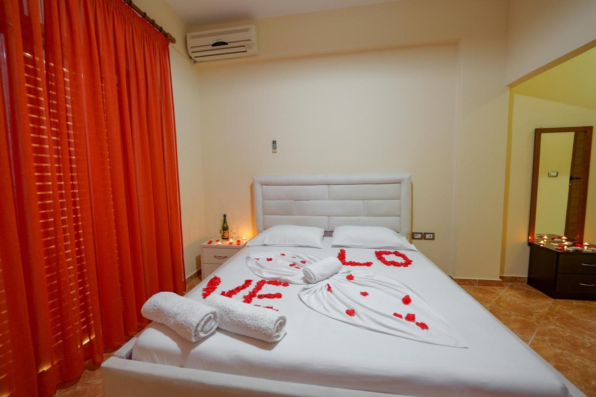 Unico Aparthotel Saranda Extérieur photo