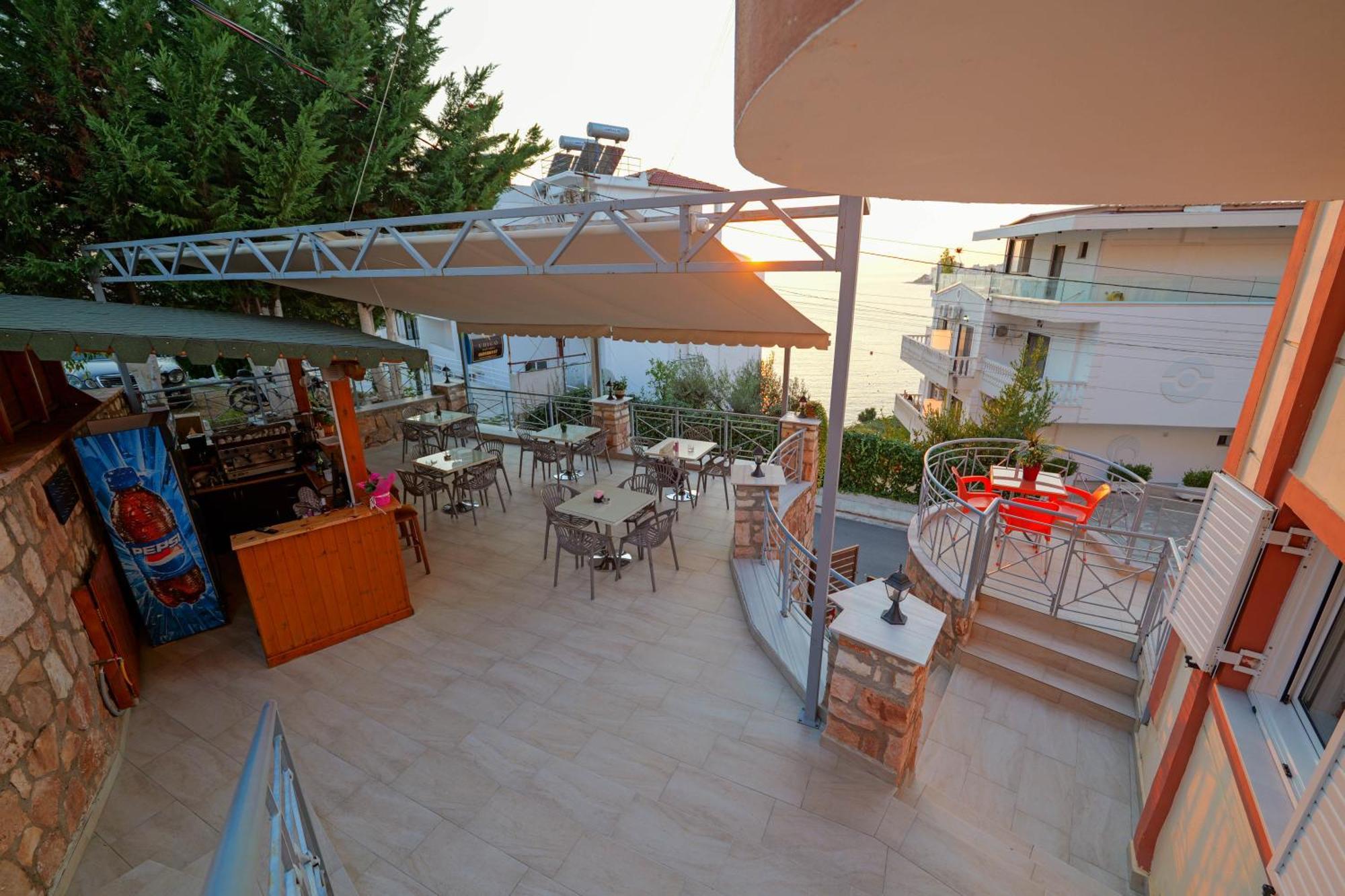 Unico Aparthotel Saranda Extérieur photo
