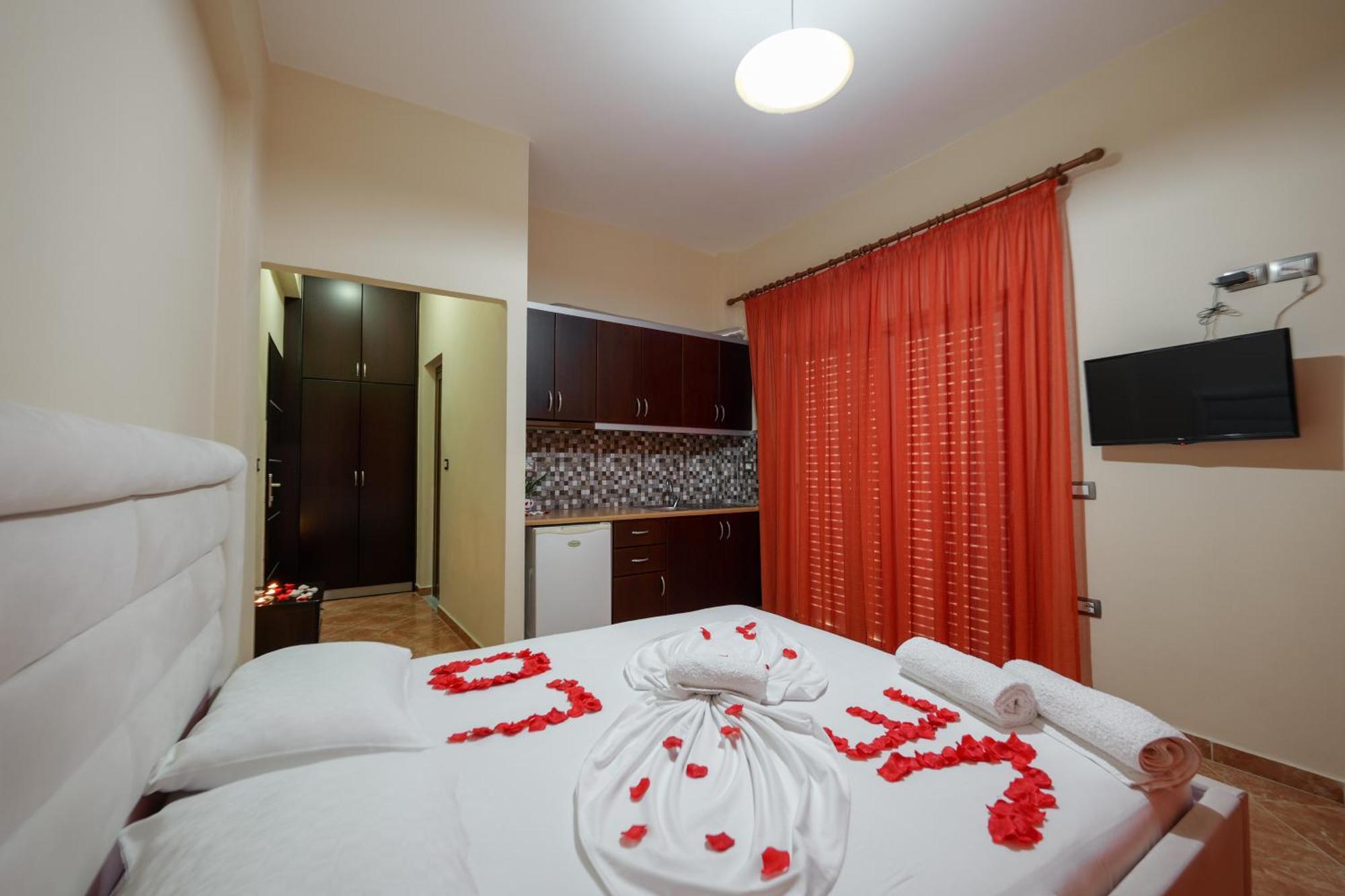Unico Aparthotel Saranda Extérieur photo