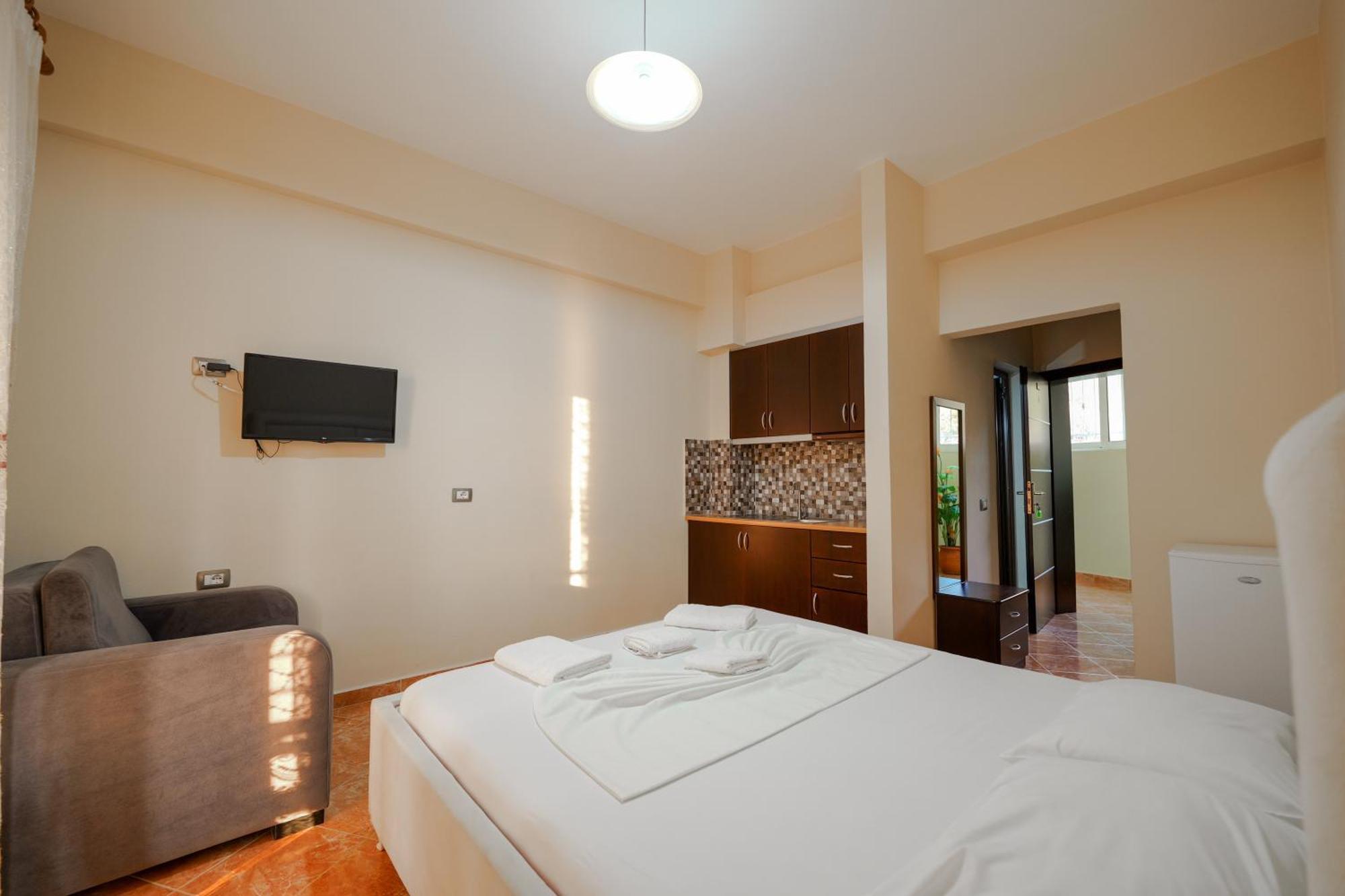 Unico Aparthotel Saranda Extérieur photo