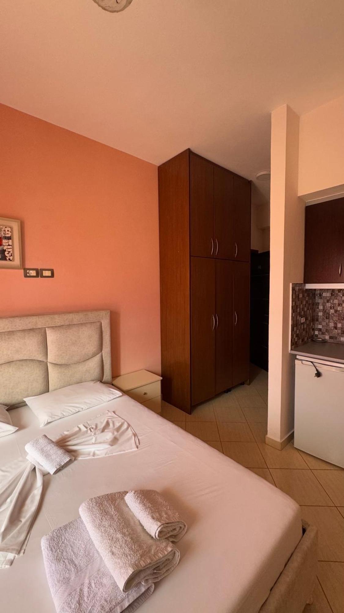 Unico Aparthotel Saranda Extérieur photo