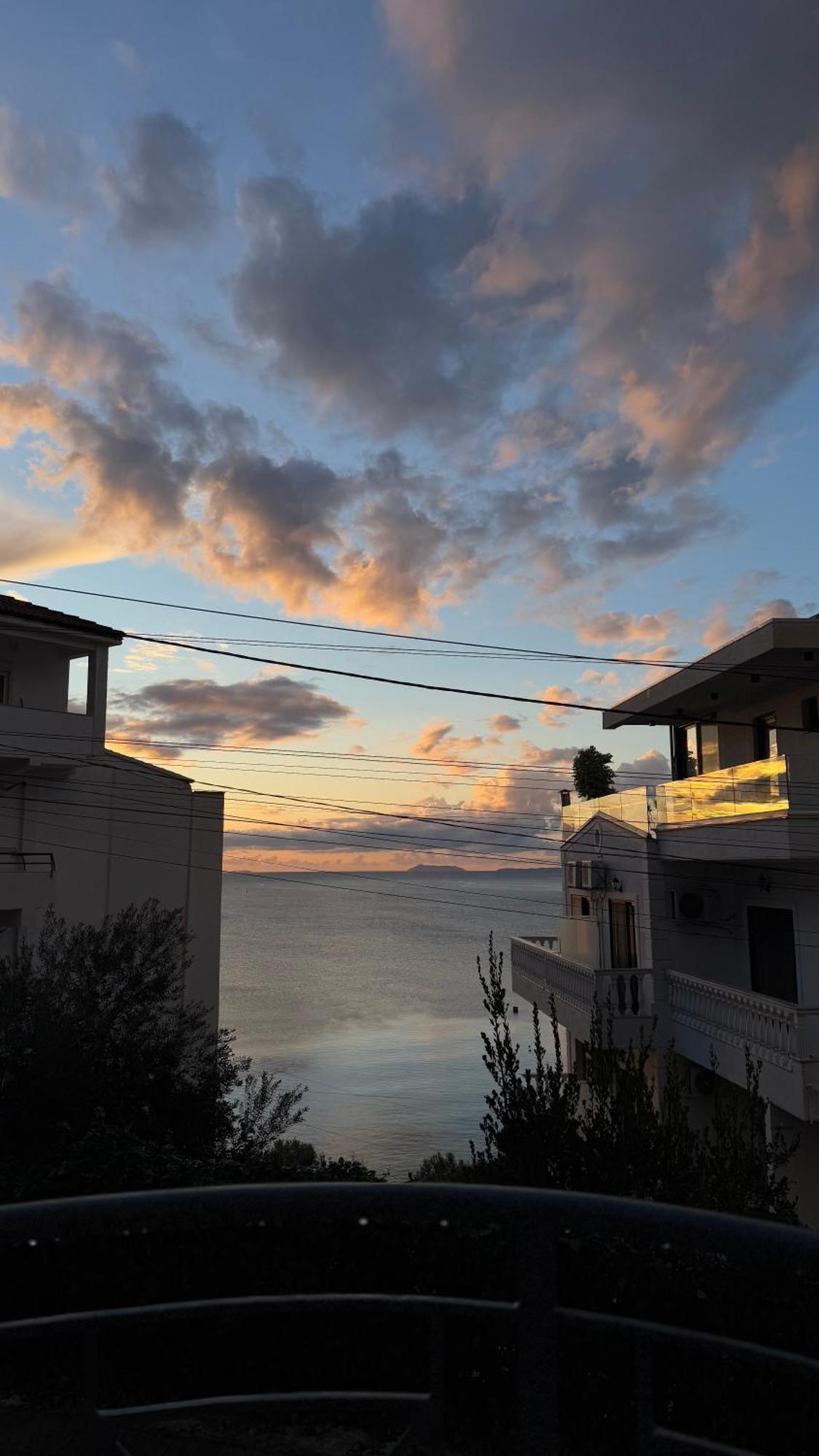 Unico Aparthotel Saranda Extérieur photo