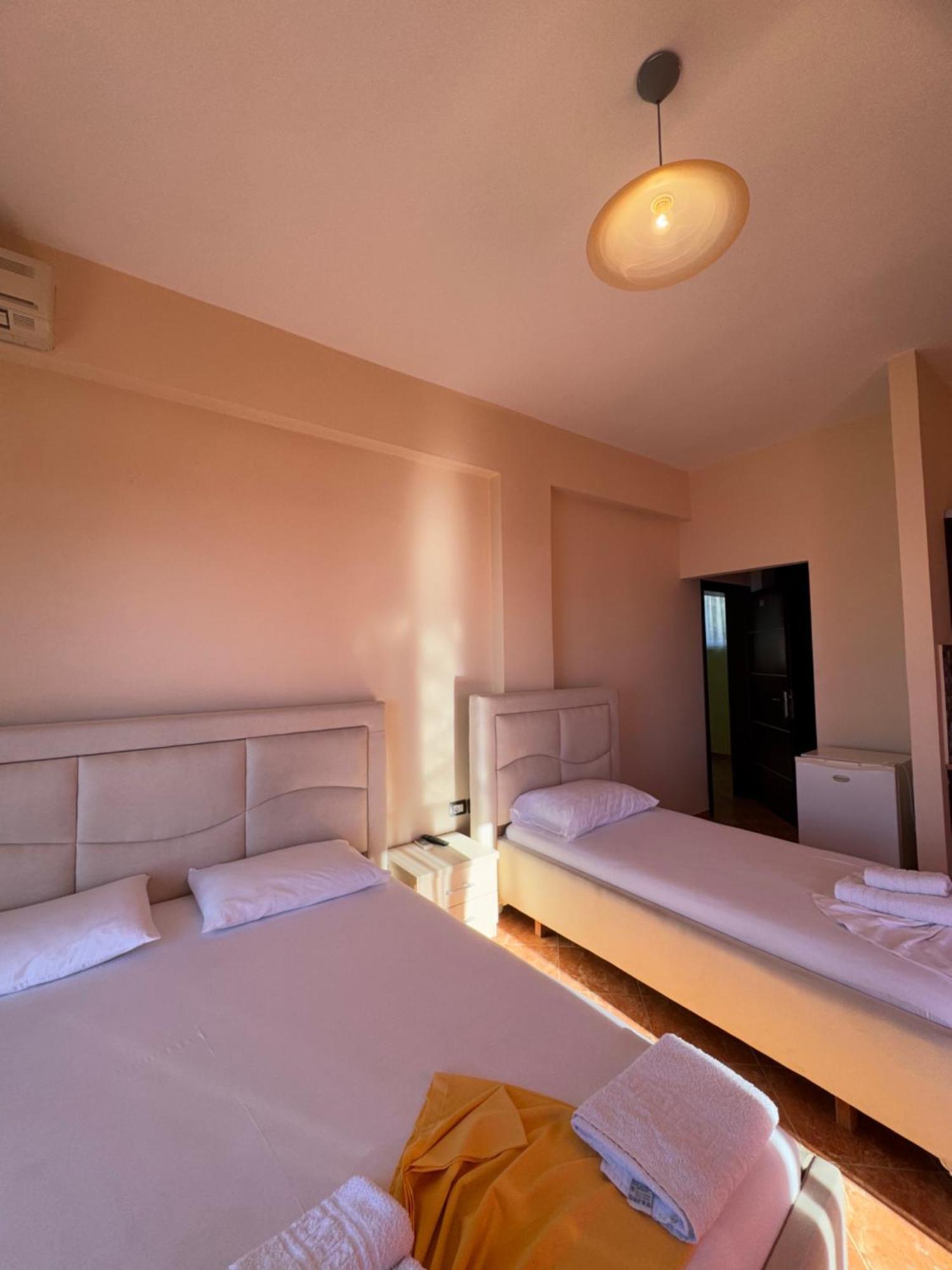Unico Aparthotel Saranda Extérieur photo