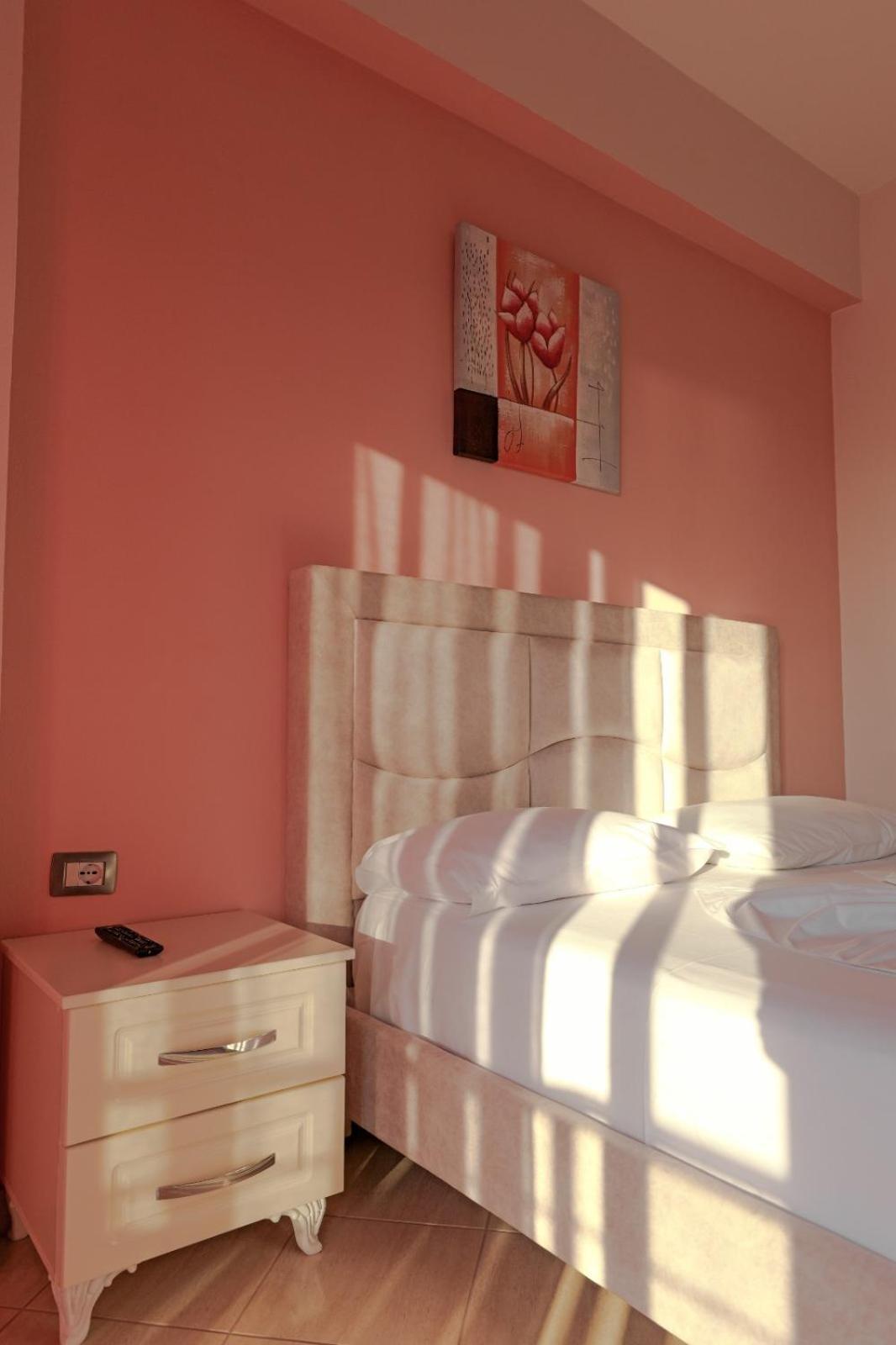Unico Aparthotel Saranda Extérieur photo